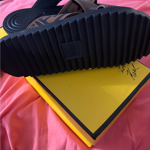 Fendi Roma Yellow Box - Picture 4 of 6